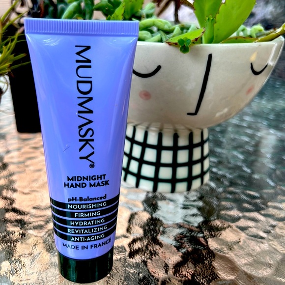 MUDMASKY Other - NWT Mudmasky Midnight Hand Mask. 40 ml tube. Unopened! Anti-aging PETA certified